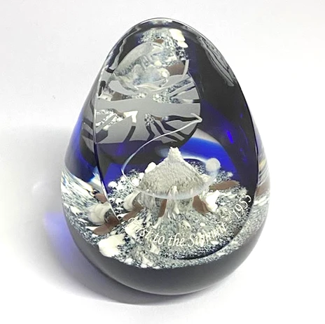 Caithness Diamond Era First To The Summit Paperweight L12050 3 Caithness Diamond Era First To The Summit Paperweight L12050 - Image 3