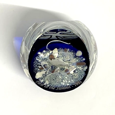 Caithness Diamond Era First To The Summit Paperweight L12050 7 Caithness Diamond Era First To The Summit Paperweight L12050 - Image 7